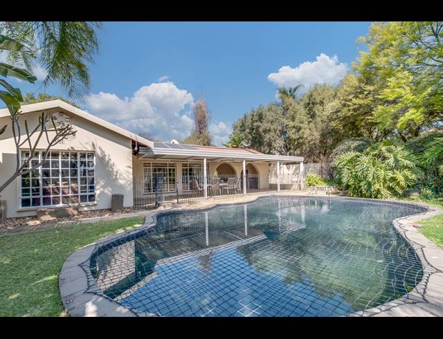4 BEDROOM HOUSE FOR SALE IN LONEHILL